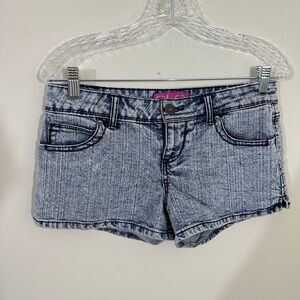 GLO.  sz 7 jr denim shorts nice shorts with no holes or rips